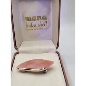 Vintage New Zealand Mena Kuku Shell Pink Leaf Brooch Pin w Box